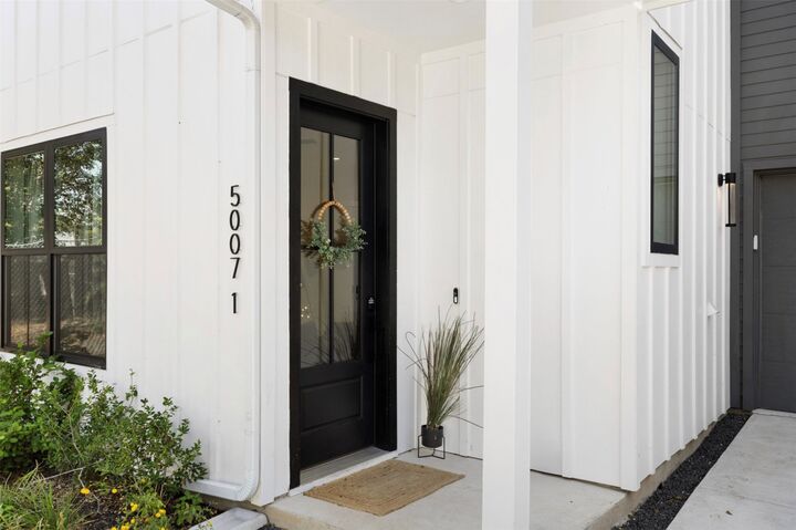 Property Photo:  5007 Lott Avenue 1  TX 78721 