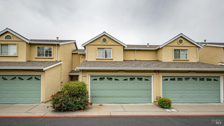 Property Photo:  106 Roseburg Way  CA 94534 