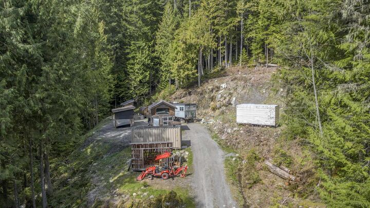6061 Garibaldi Park Road — photo 1