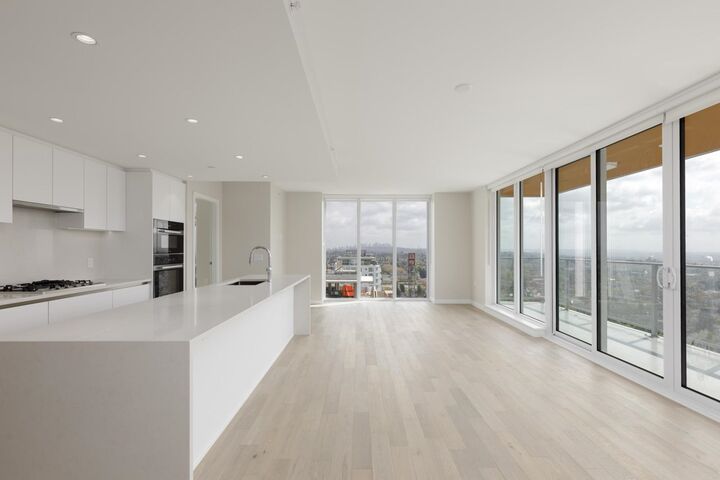 Property Photo:  485 W 42nd Avenue 2105  BC V5Y 0R6 