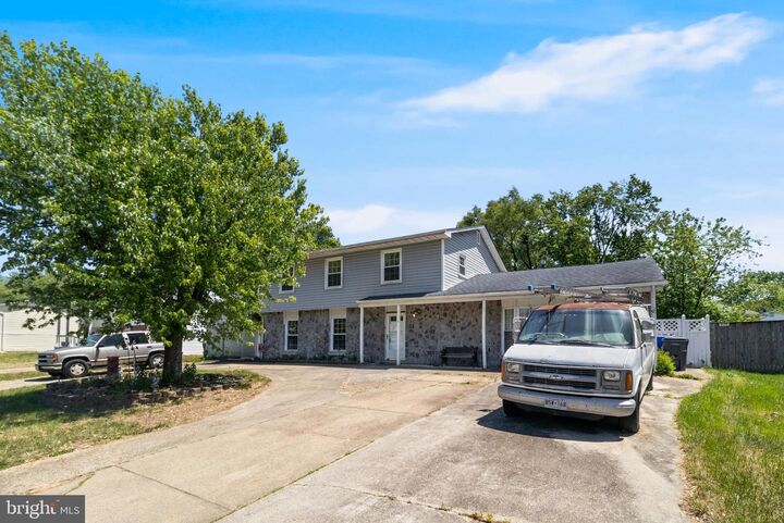Property Photo: 5 Mooncoin Circle MD 20602
