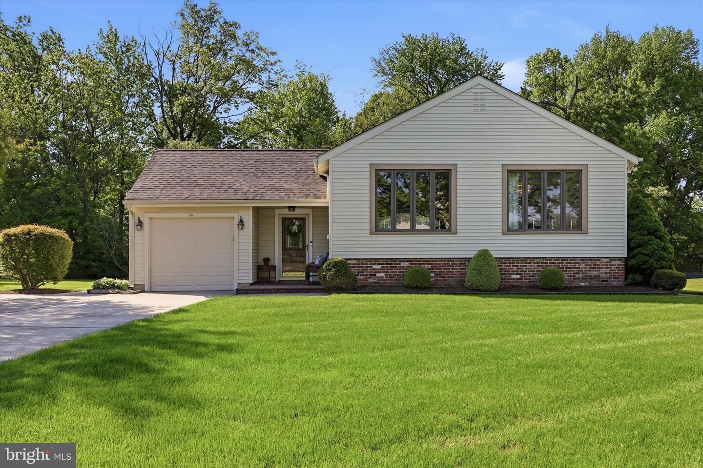 Property Photo:  2 Glacier Drive  NJ 08077 