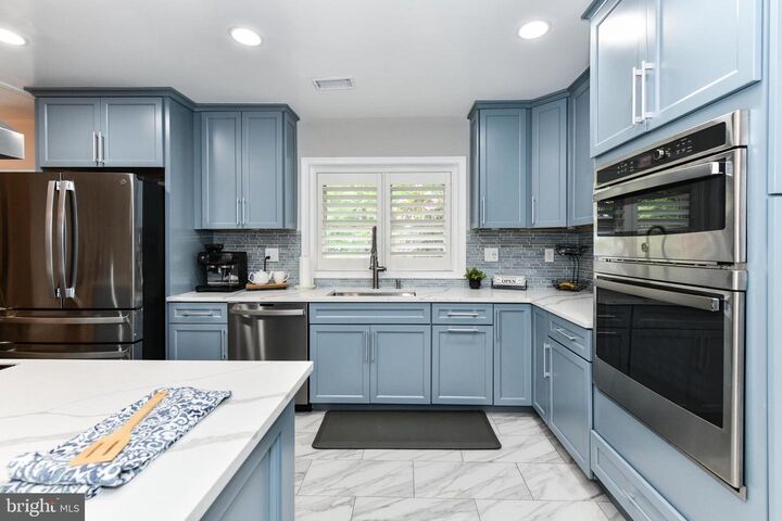 Property Photo:  14 Oak Lane  VA 20165 