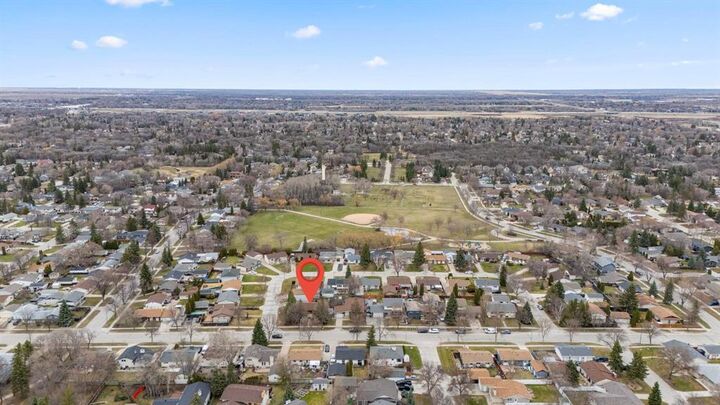 Property Photo:  491 Gilmore Avenue  MB R2G 2M7 