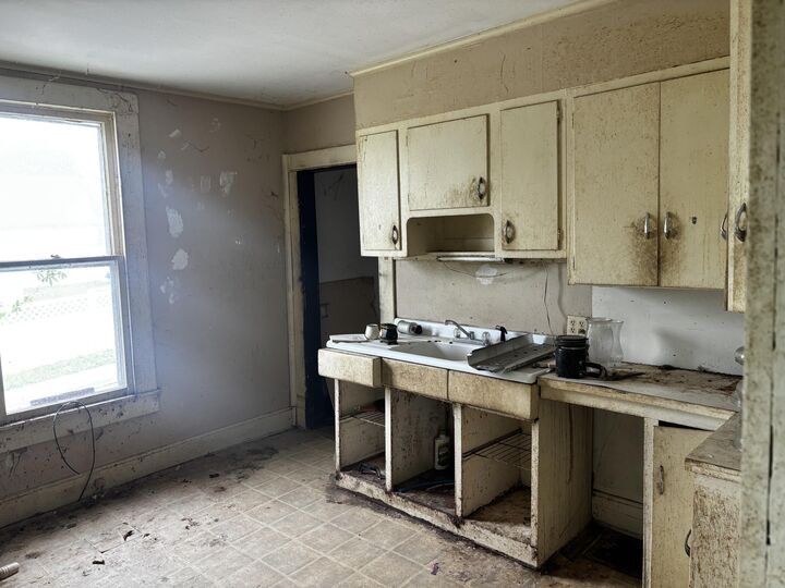 Property Photo:  201 Bedford St  MO 65270 