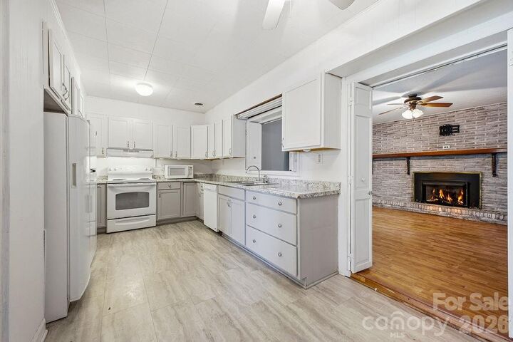 Property Photo: 88 Lost Creek Drive NC 28731