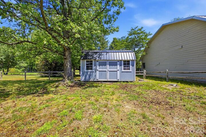 Property Photo:  88 Lost Creek Drive  NC 28731 