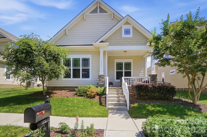 Property Photo:  5936 Whitehawk Hill Road  NC 28227 