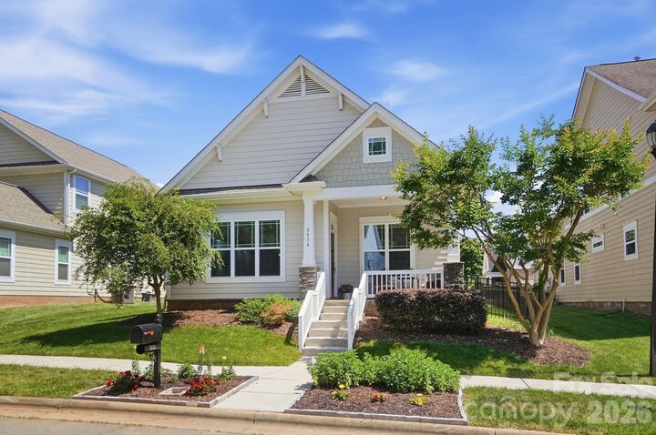 Property Photo:  5936 Whitehawk Hill Road  NC 28227 