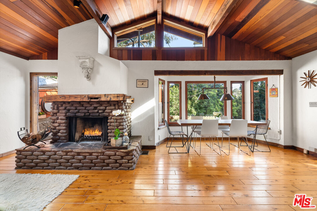 Property Photo:  1928 Weepah Way  CA 90046 