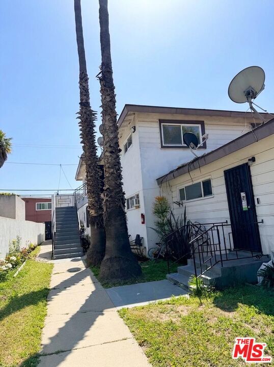 Property Photo:  10218 Darby Ave  CA 90303 