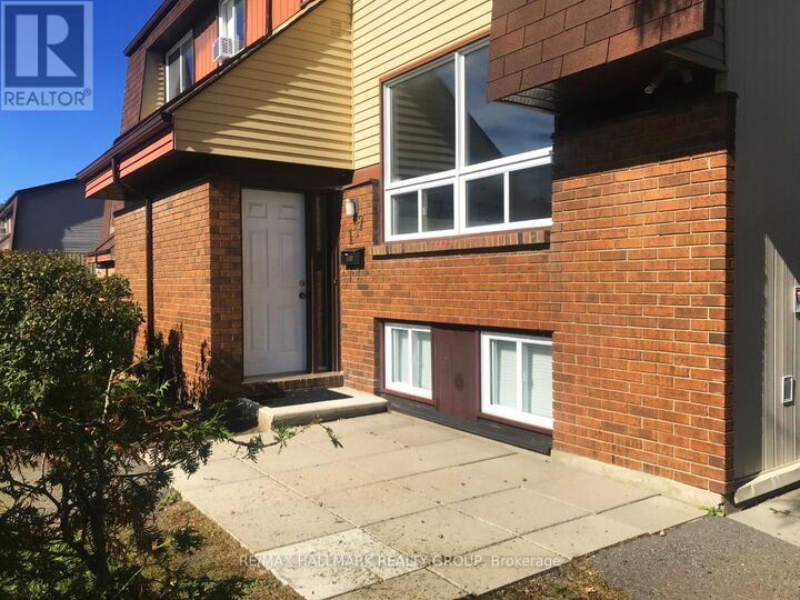 Property Photo:  137 Renova Private  ON K1G 4C7 