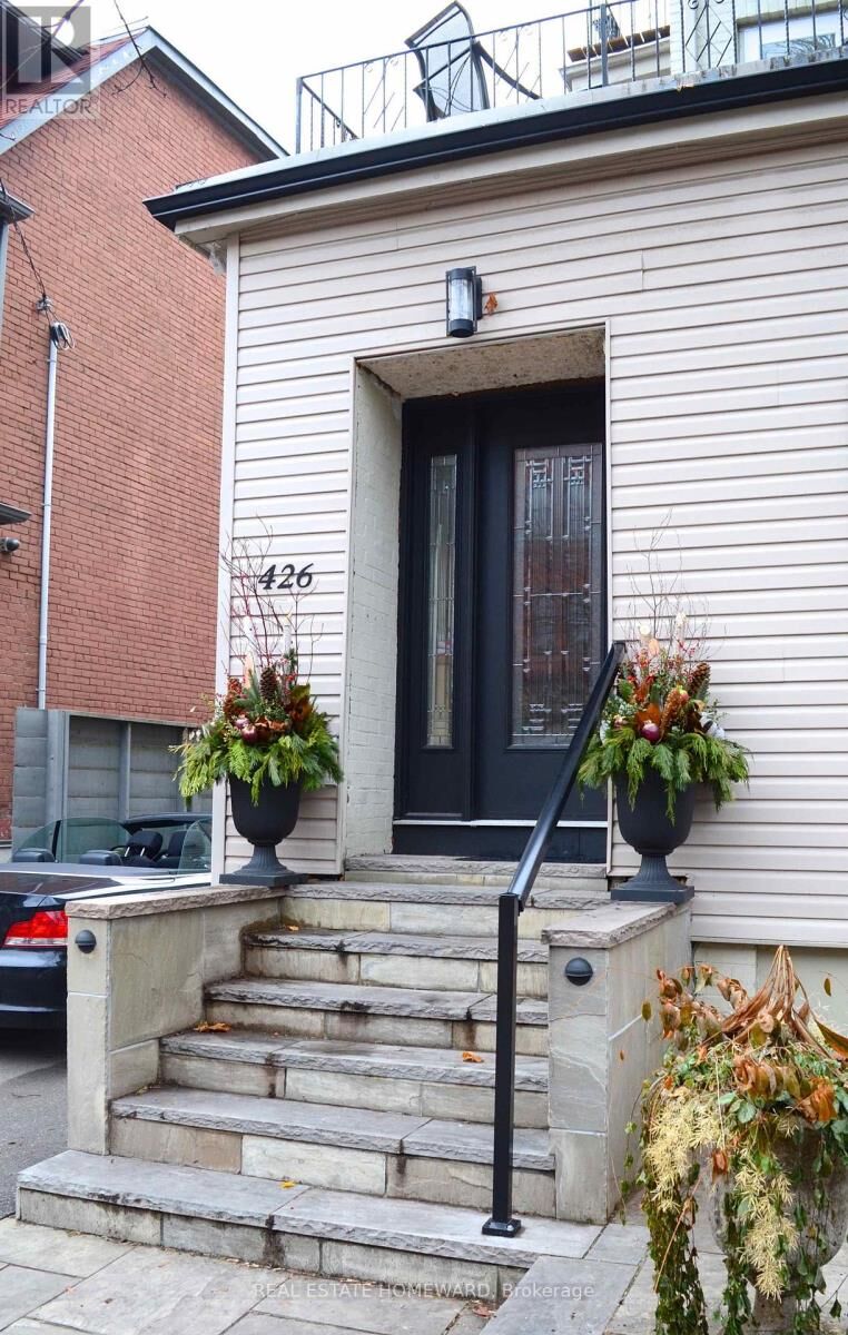 Property Photo:  426 Markham Street A1  ON M6G 2L2 