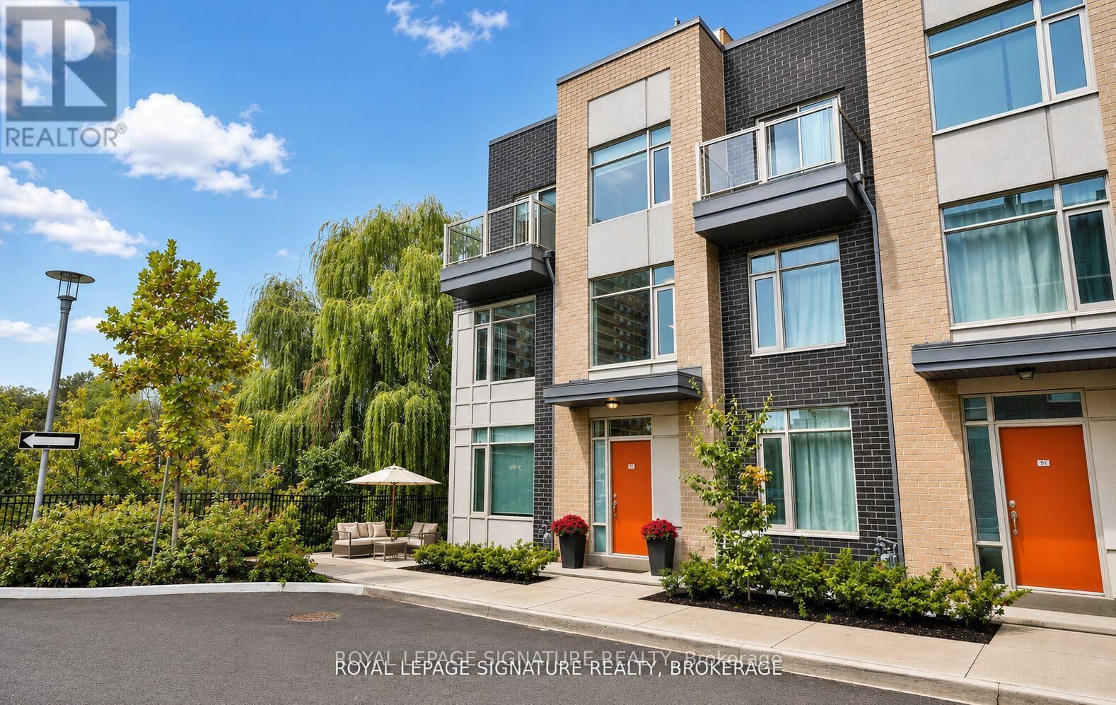 Property Photo:  35 Applewood Lane 50  ON M9C 0C1 