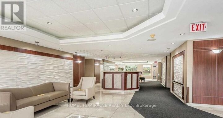 Property Photo:  135 Hillcrest Avenue 204  ON L5B 4B1 