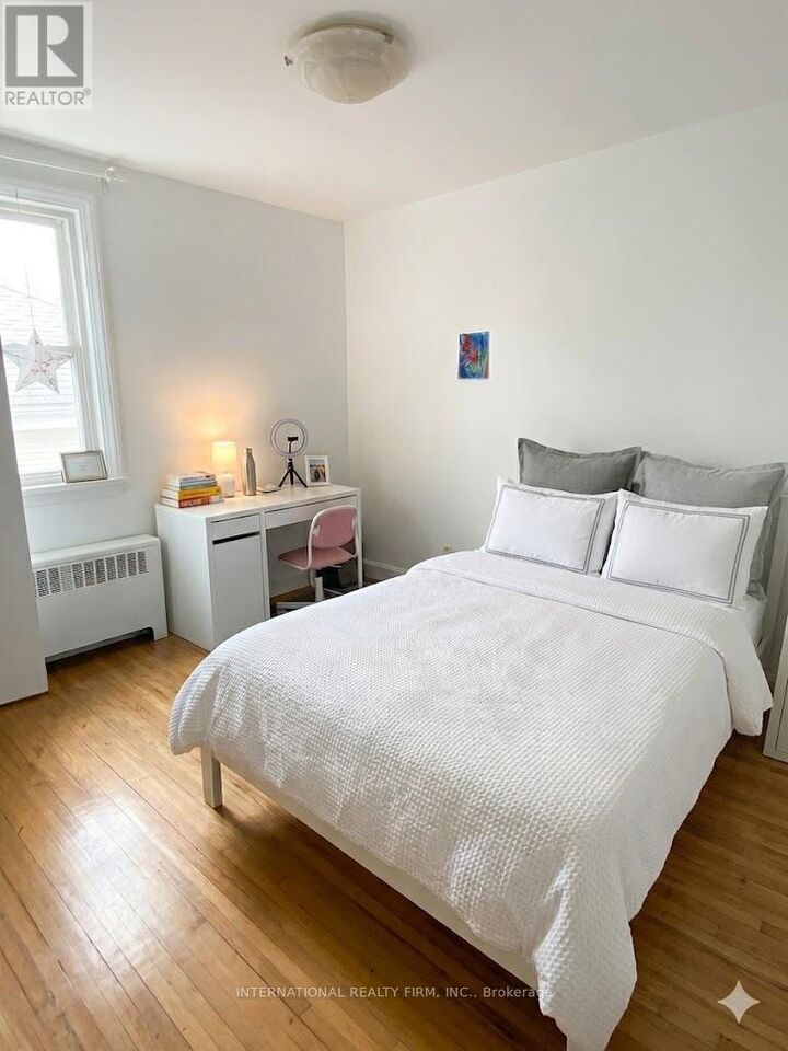 Property Photo:  2143 Grange Drive  ON L5B 1P4 