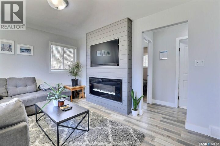Property Photo:  301 Robinson Street  SK S4R 3R3 