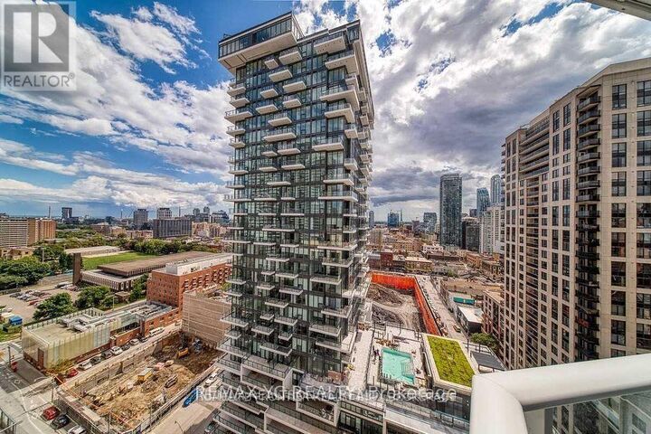 Property Photo:  68 Shuter Street 1902  ON M5B 1Y4 