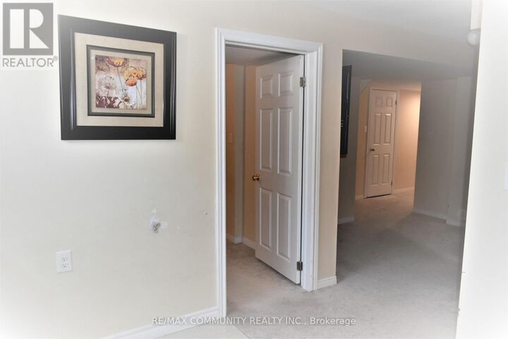 Property Photo:  23 Penndutch Circle Lower  ON L4A 0P3 