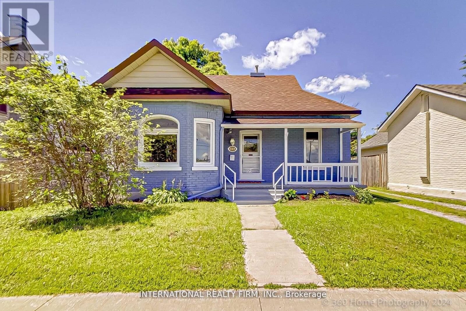 Property Photo:  304 Innisfil Street  ON L4N 3G3 