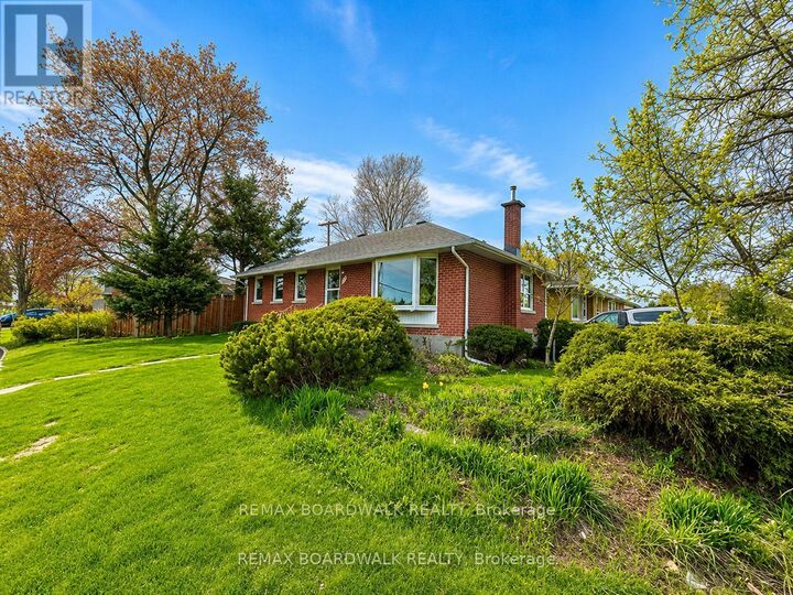 Property Photo:  625 Clarke Avenue  ON K1K 0Y6 