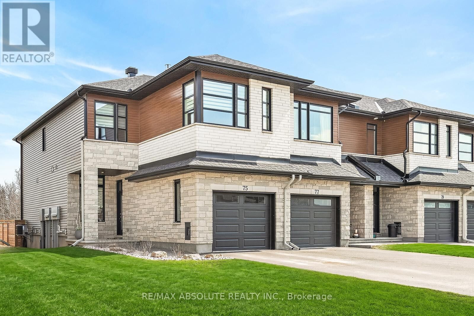 Property Photo:  75 O'Donovan Drive  ON K7C 0S2 