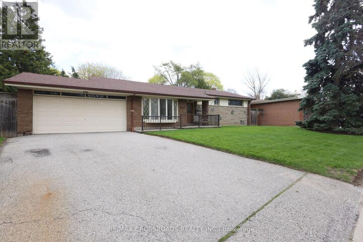 Property Photo:  83 Pegasus Trail  ON M1G 3N8 