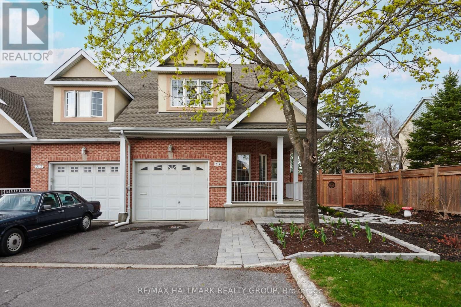 Property Photo:  214 Laura Private  ON K1B 1C8 