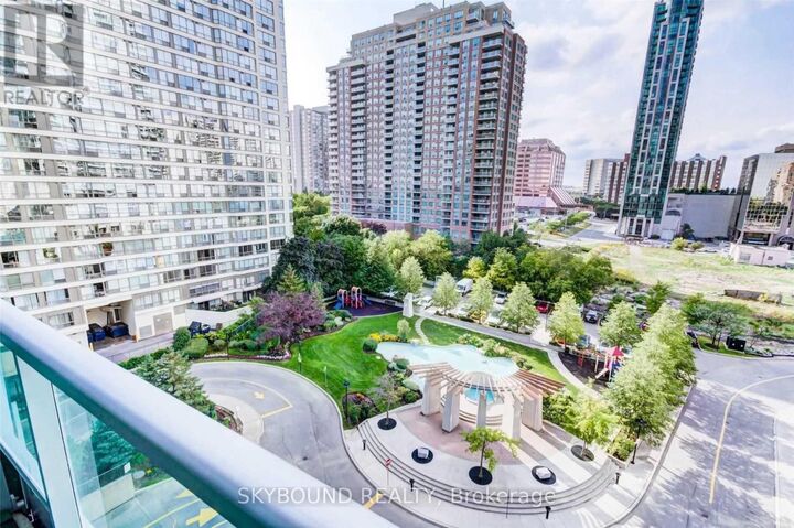 Property Photo:  33 Elm Drive West 807  ON L5B 4L2 