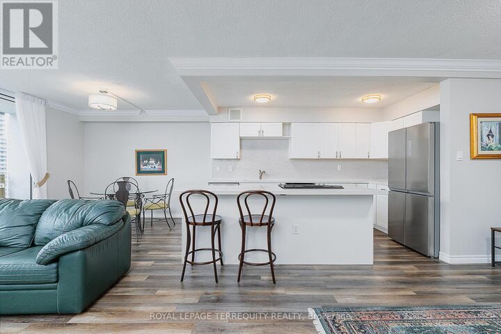Property Photo:  1210 Radom Street 1701  ON L1W 2Z3 