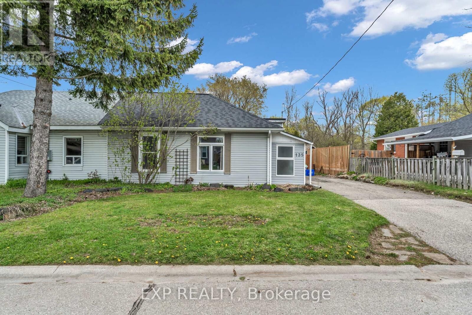 Property Photo:  135 Poplar Avenue  ON L7J 2E3 