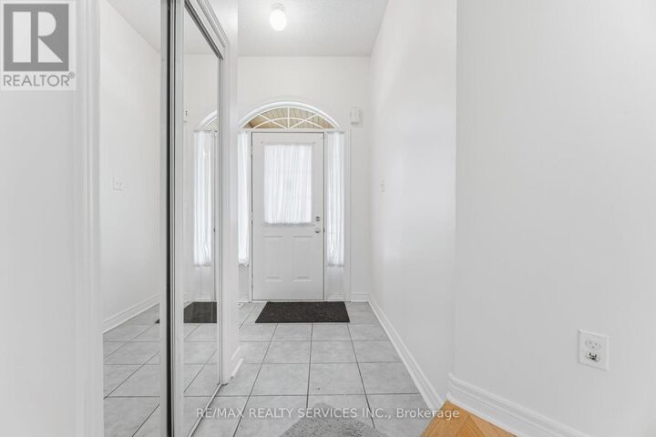 Property Photo:  4 Rocky Point Crescent  ON L6V 4S8 