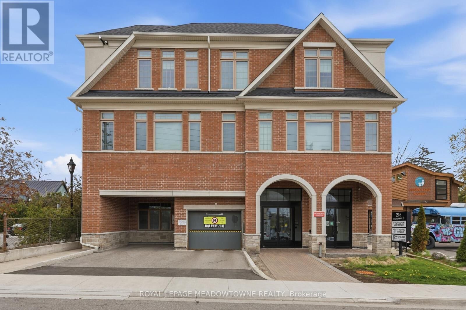 Property Photo:  215 Broadway Street 203  ON L5M 1J1 