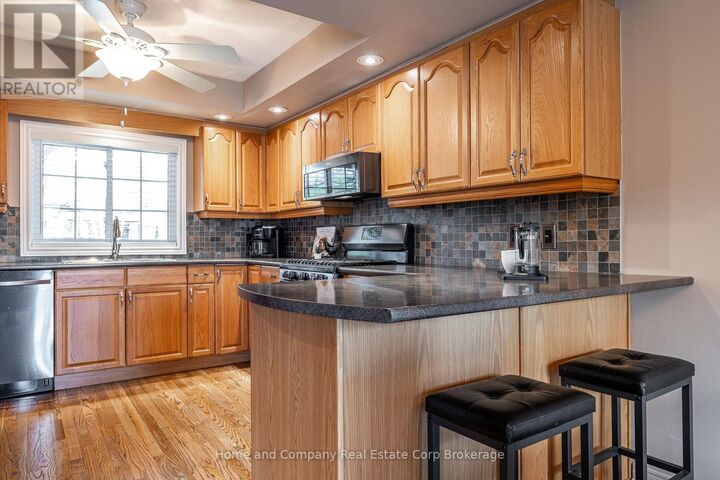 Property Photo:  116 Falstaff Street  ON N5A 3T5 