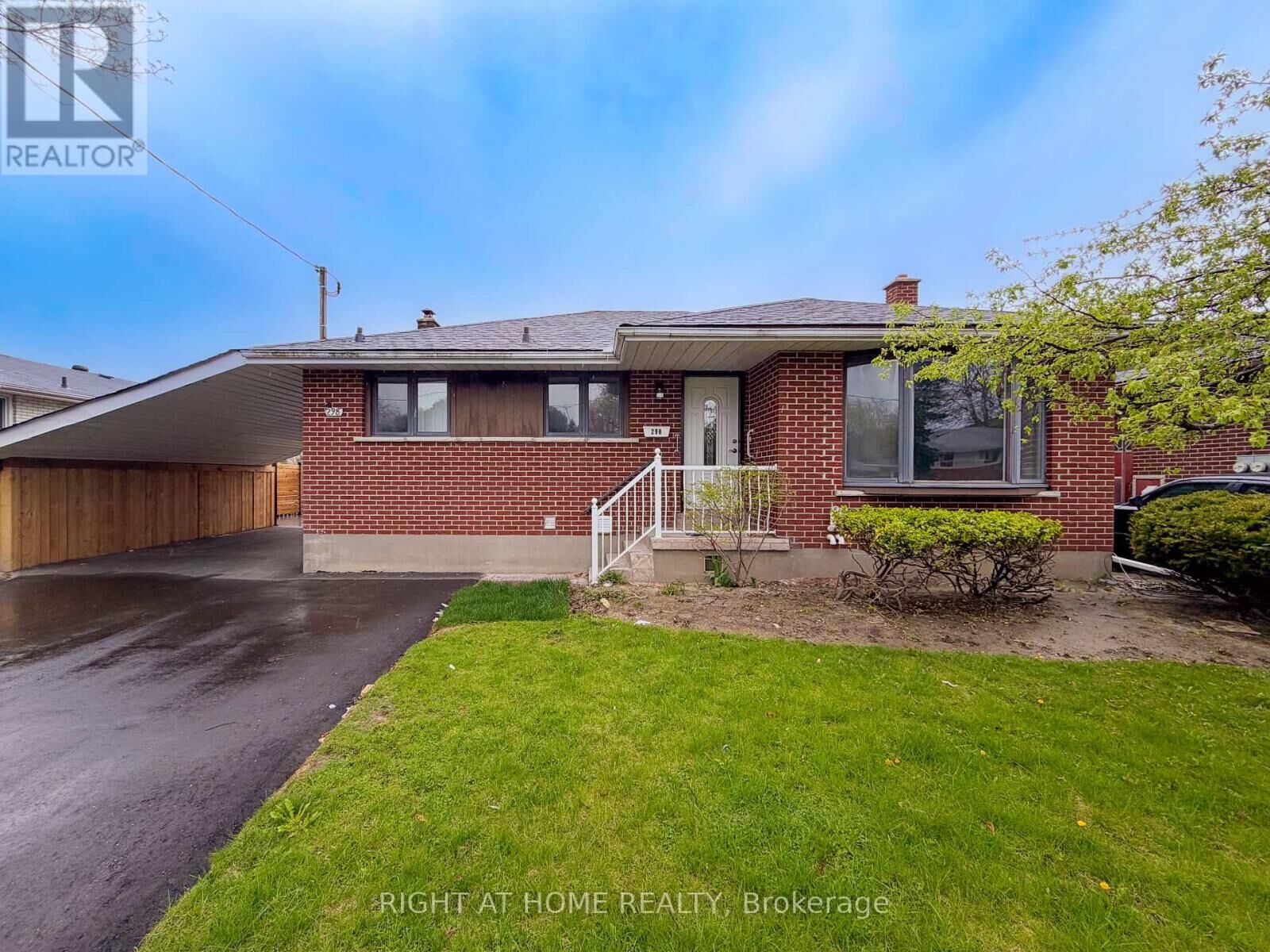 Property Photo:  298 Dover Street Lower  ON L1G 6G6 