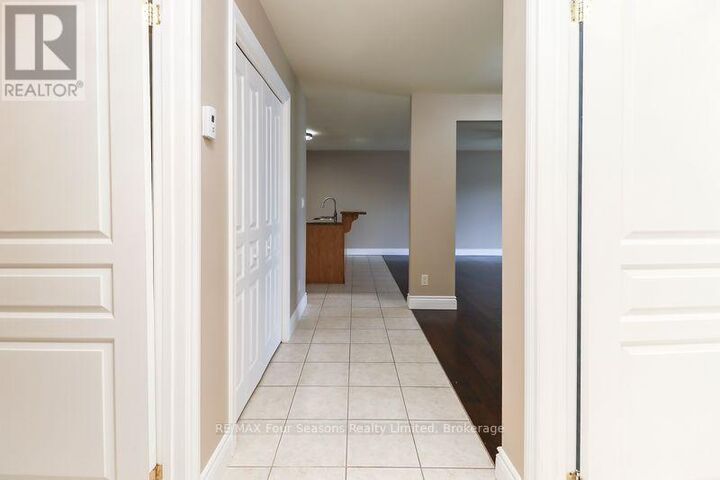 Property Photo:  435 Walnut Street 101  ON L9Y 5J9 