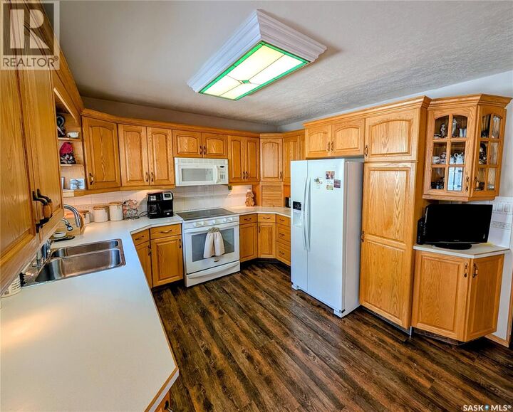Property Photo:  806 Graham Road  SK S4N 6W7 