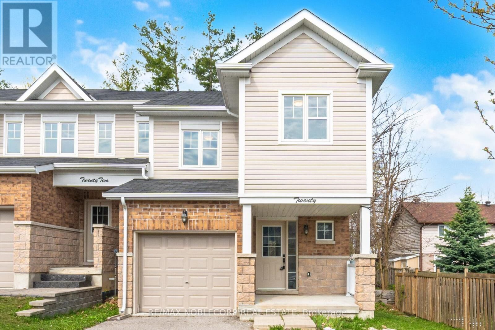 Property Photo: 20 Peartree Court ON L4N 6N7
