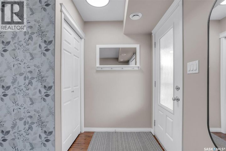 Property Photo:  128 125 Willis Crescent  SK S7T 0T1 