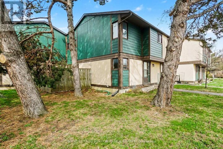 Property Photo:  1641 Meadowbrook Road  ON K1B 4W6 