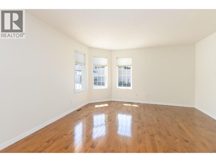 Property Photo: 870 10 Street Southwest 112 BC V1E 1L9