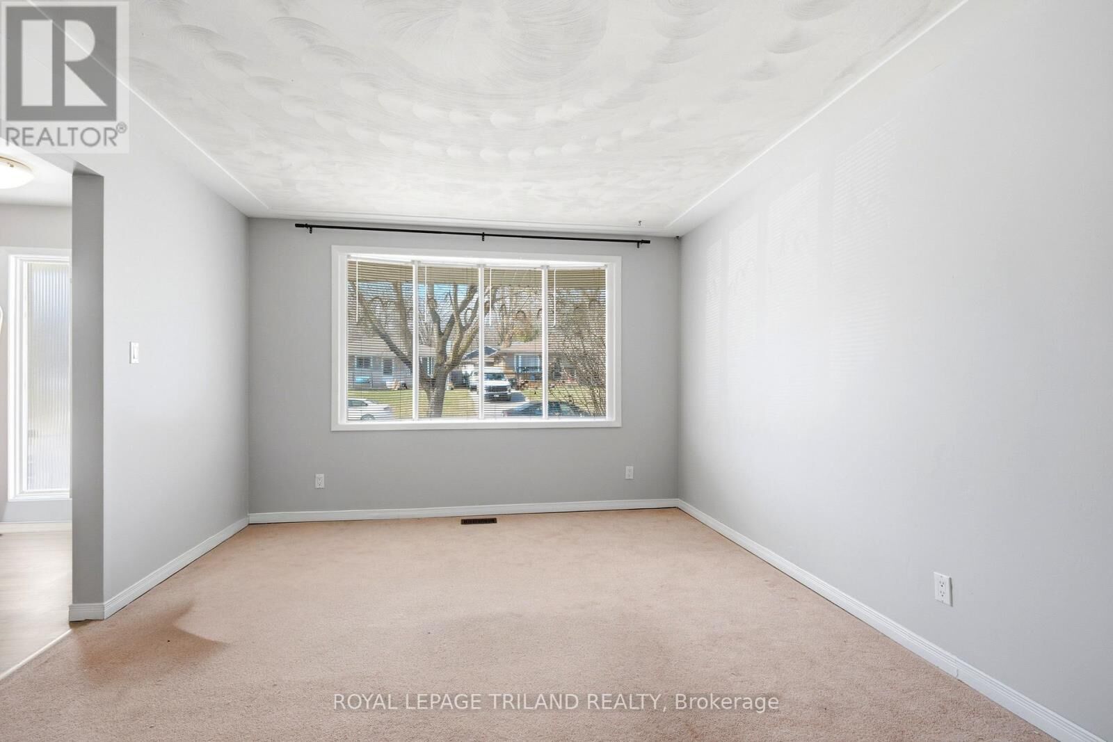 Property Photo:  195B Cedarvale Crescent A  ON N2L 4T3 