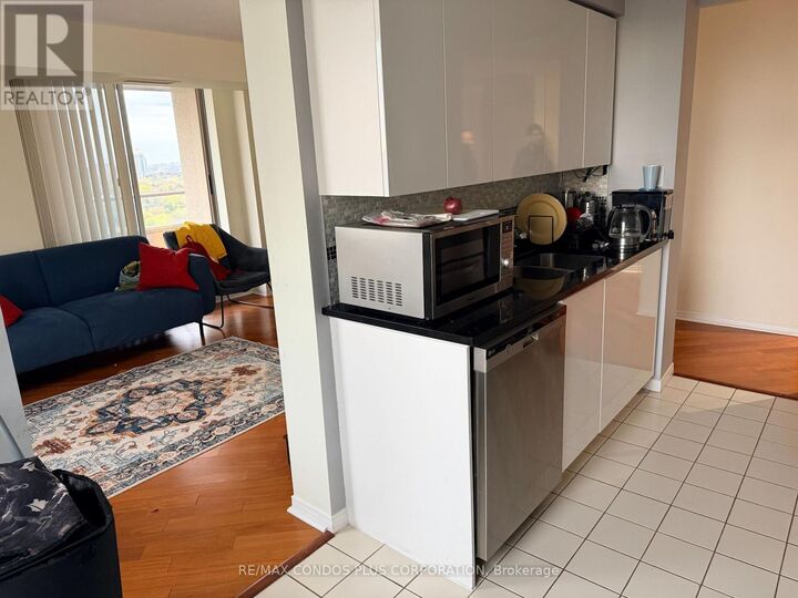 Property Photo:  18 Hillcrest Avenue North 2102  ON M2N 6T5 
