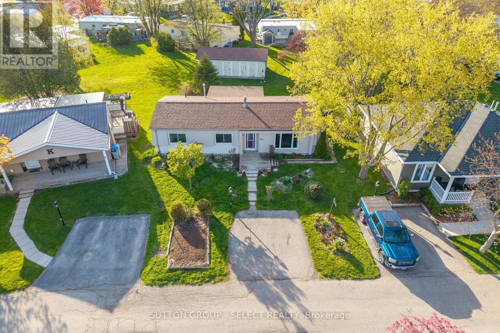 Property Photo:  246 Southwinds Court  ON N0M 1T0 