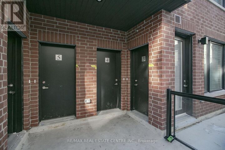 Property Photo:  3556 Colonial Drive 4  ON L5L 5T3 
