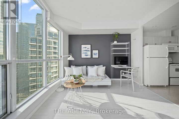 Property Photo:  208 Queens Quay West 3313  ON M5J 2Y5 