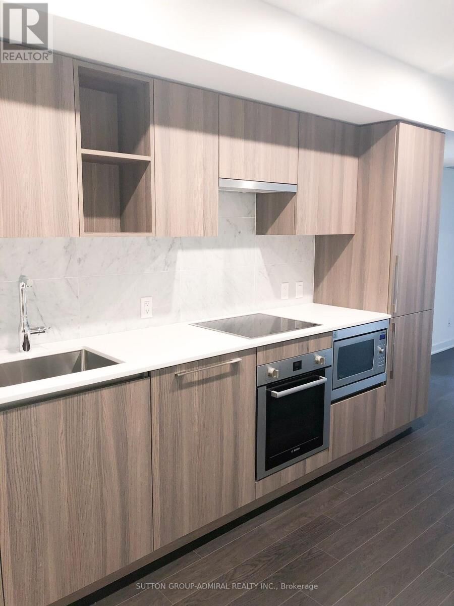 Property Photo: 19 Bathurst Street 1606 ON M5V 0N2