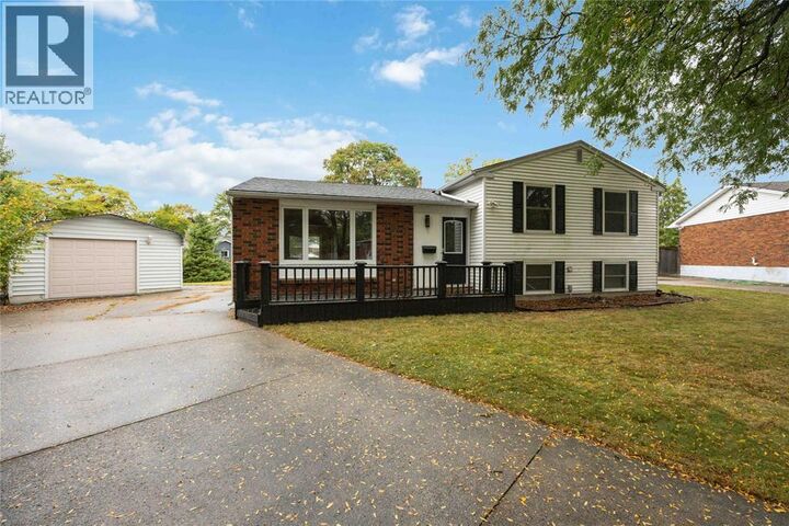 Property Photo: 1060 Camelot Crescent ON N7S 3L3