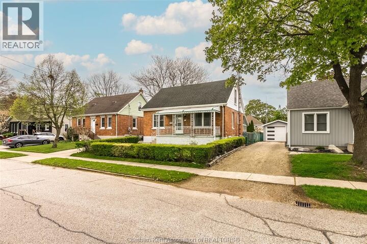 Property Photo:  118 Alexandra Avenue  ON N7M 1Y3 