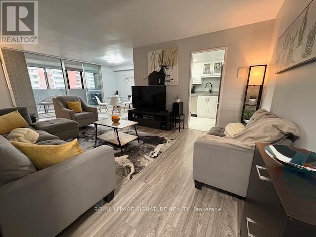 Property Photo:  5 Massey Square 1701  ON M4C 5L6 